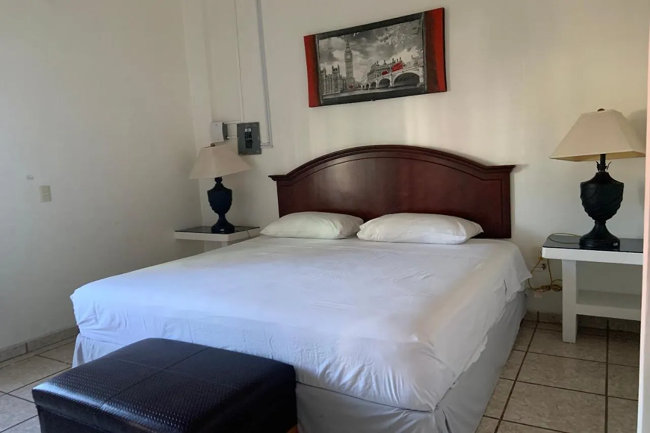 Hotel Posada Dona Rubino 마사틀란 2*,